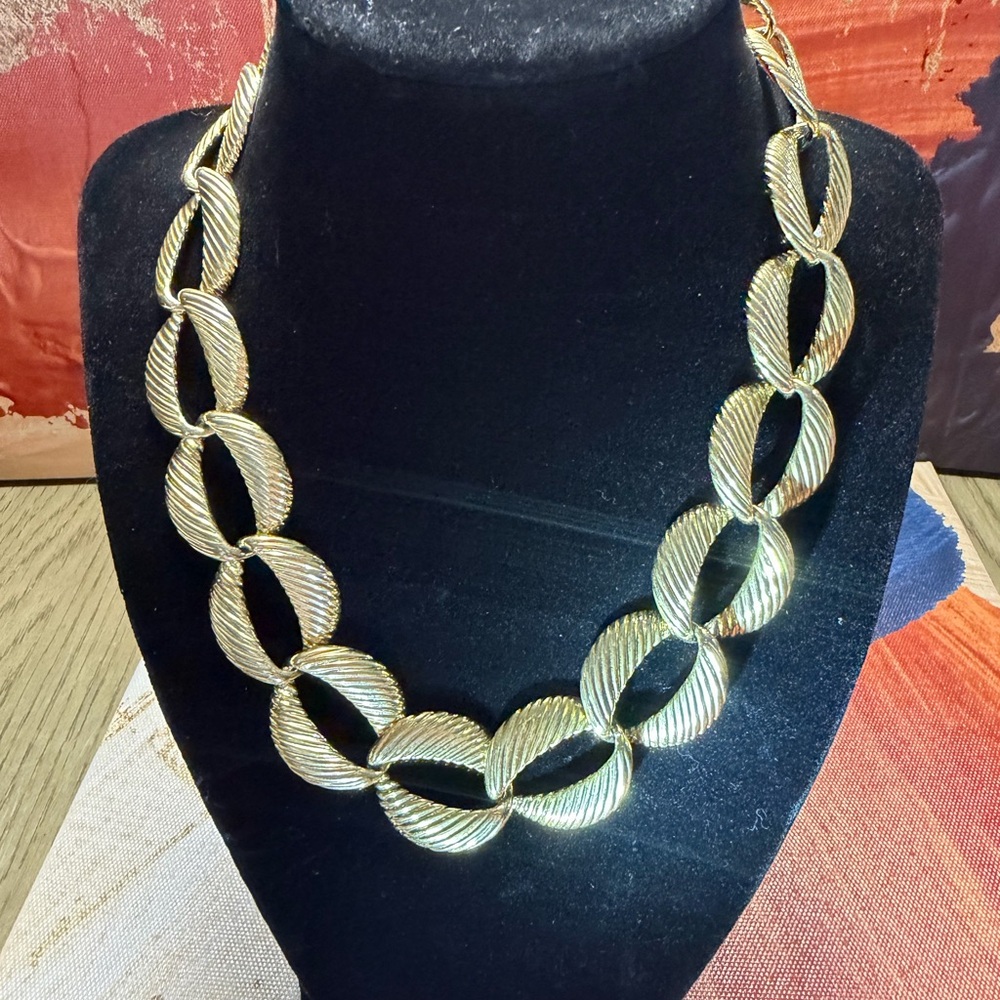 Vintage Elegant Gold-Tone Necklace